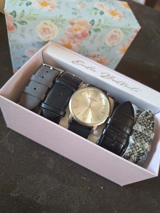 Zegarek z wymiennymi paskami