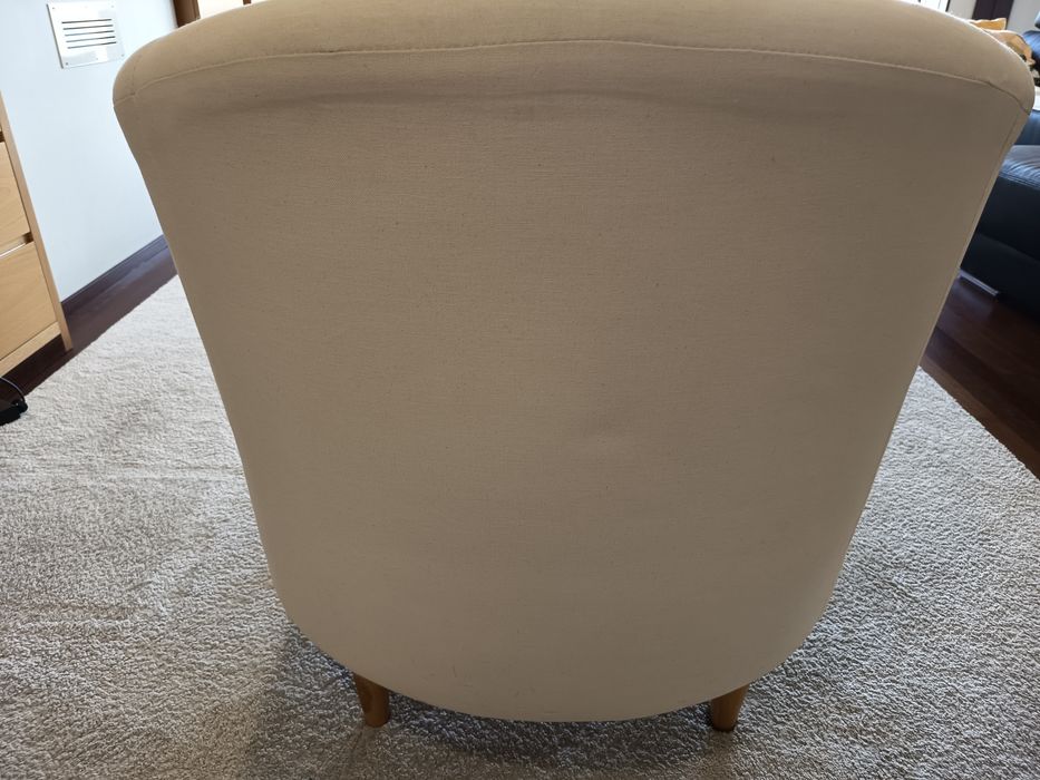 Poltrona cor bege IKEA