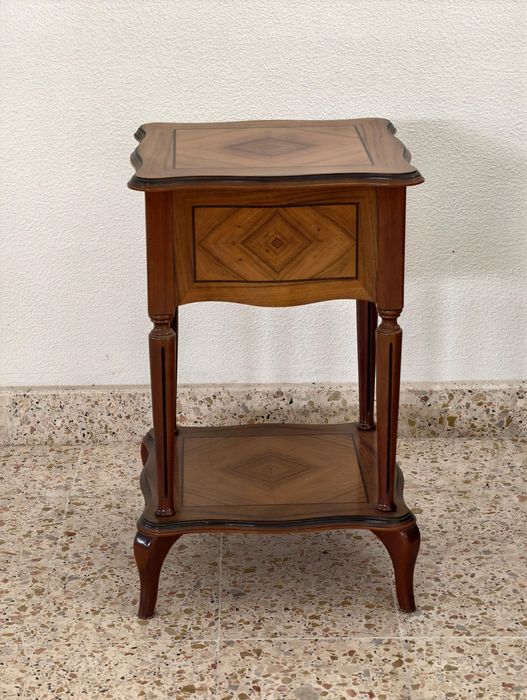 Mesa de apoio em madeira