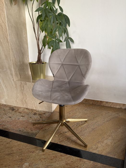 Sprzedam krzeslo kosmetyczne jak nowe