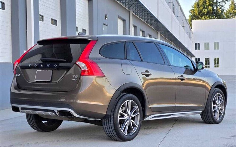 2015 Volvo V60 Cross Country T5 Platinum
