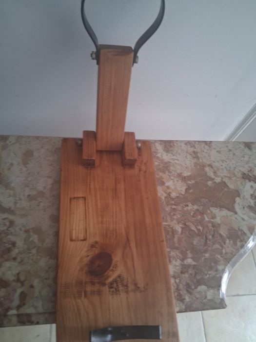 Suporte para presunto em madeira