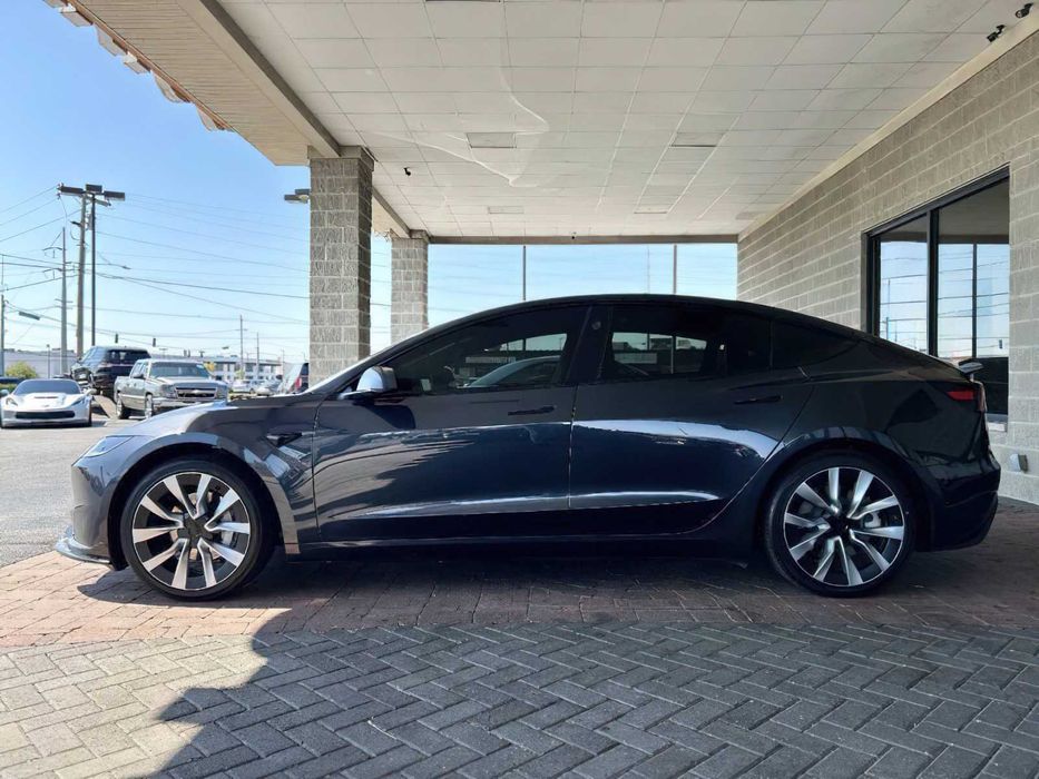Tesla Model 3      2025