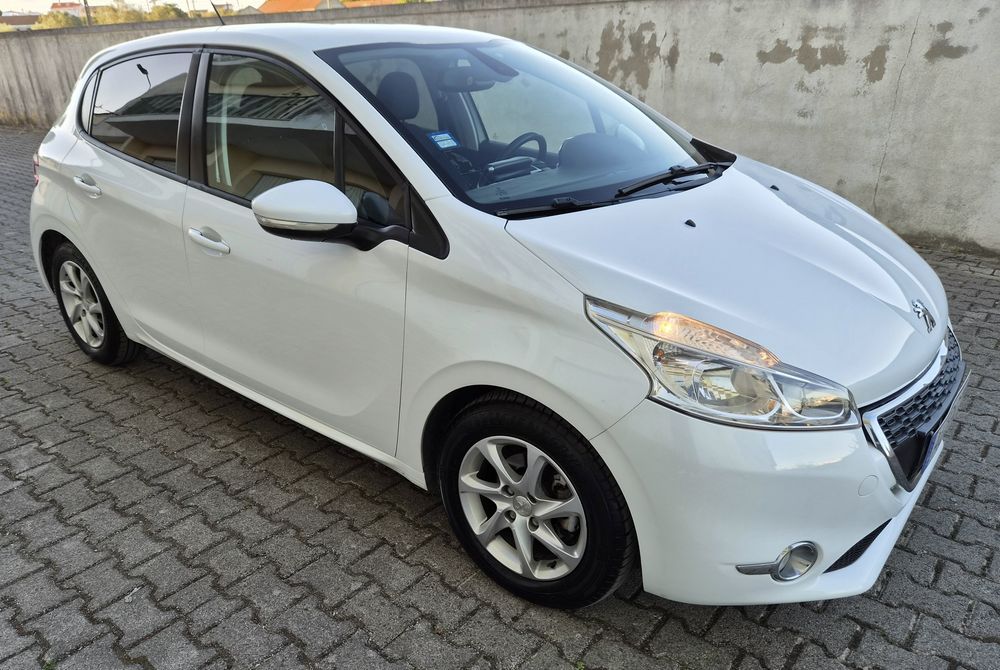 Peugeot 208 1.4 Hdi 137 mil km — photo 3
