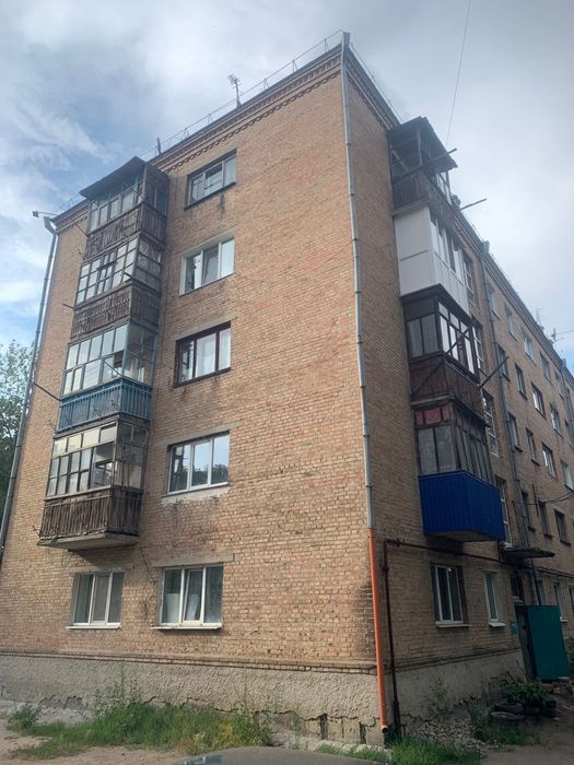 Терміново !!!Продається 3-кім квартира, 58 м² у Лісовій Поляні | 1 поверх з 5/ Піч + електроопалення | Електричка поруч