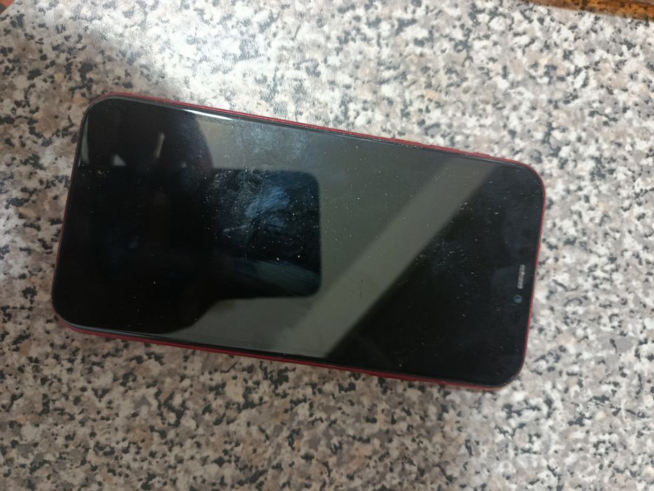 iPhone 11 de 128G vermelho