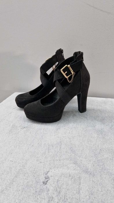 Czarne buty na obcasie Graceland 39