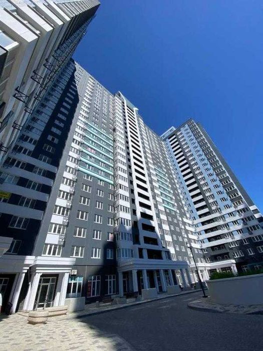 Продам квартиру-студію в ЖК "Скай Сіті", вул. Варненська