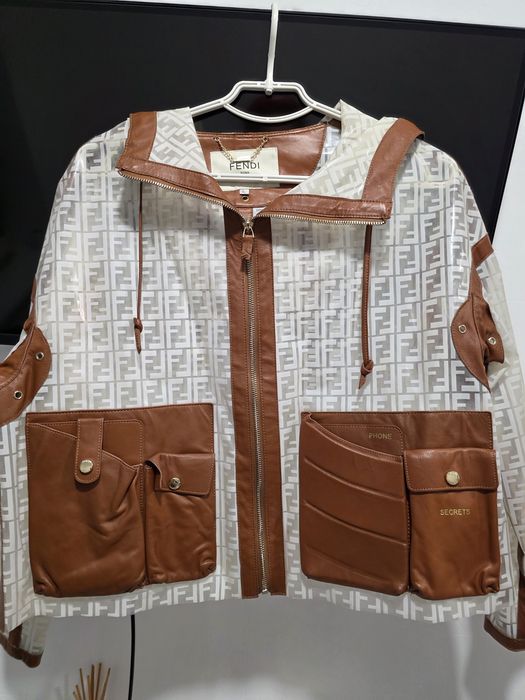 Fendi не звичайний дощовик