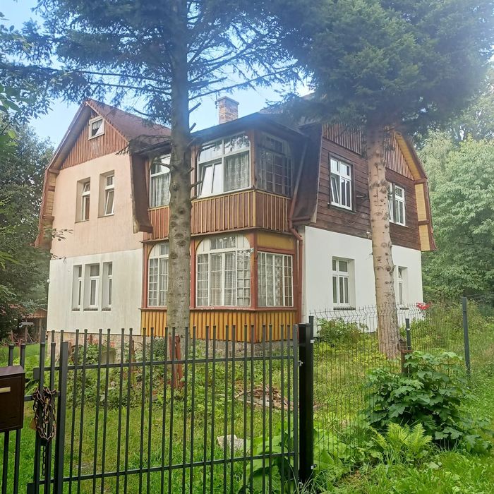 Duża działka z domem w Karpaczu przy lesie i rzece