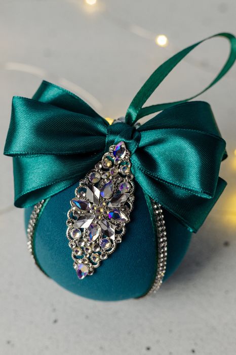 Новорічні іграшки на ялинку