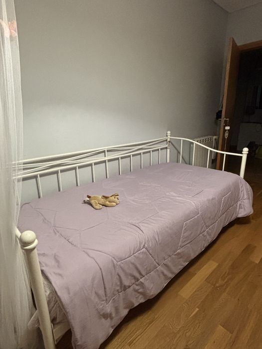 Vendo a cama e o estrado