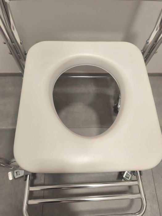 Cadeira banho/WC com repousa pés