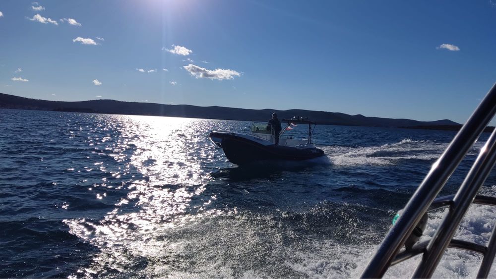RIB Ponton ZAR 53 Evinrude 130 E-TEC stereo navi ploter