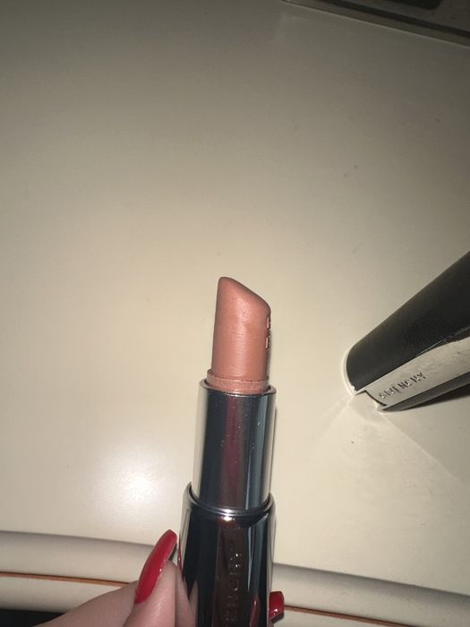 Помада Givenchy бежевая