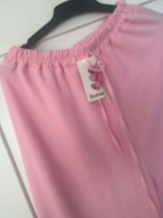 Rozowe szerokie spodnie