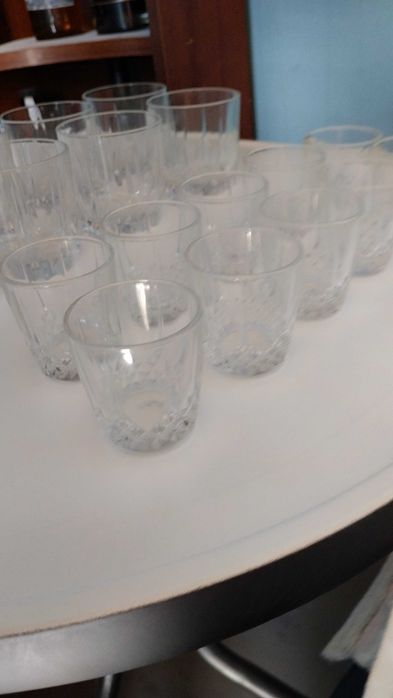 Vendo 6 copos de whisky mais 10 copos mais pequenos 25 euros