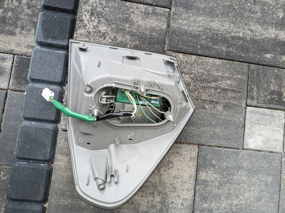 Lampa lewy tył Lexus RX400h LED RX 2 II 2003-07