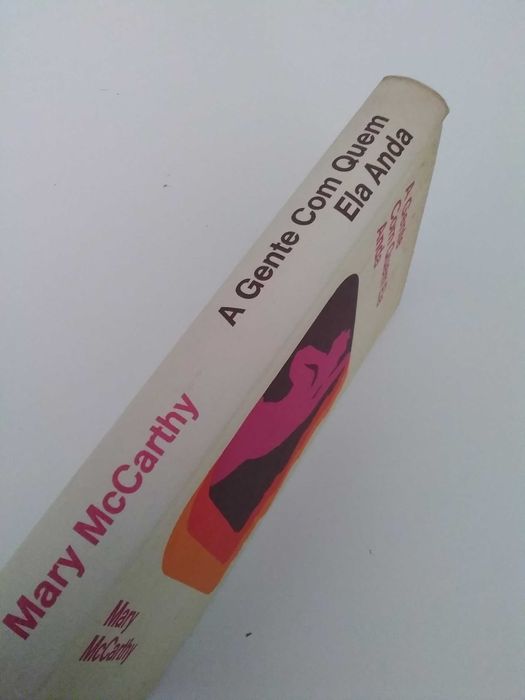 A Gente com quem ela anda por Mary McCarthy