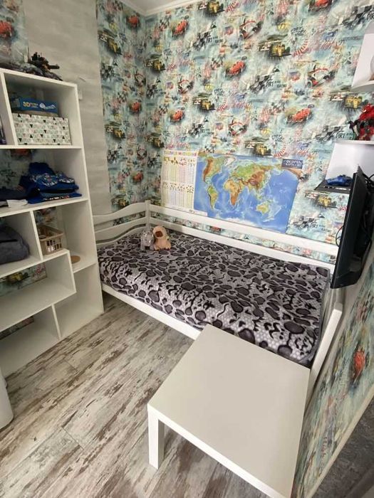 Продам 1-комнатную кирпичную Чешку, На Левом Берегу.