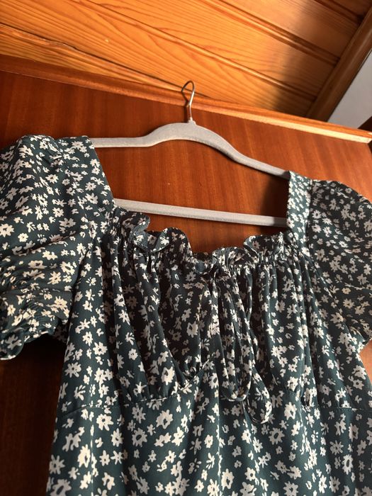 Vestido verde com flores