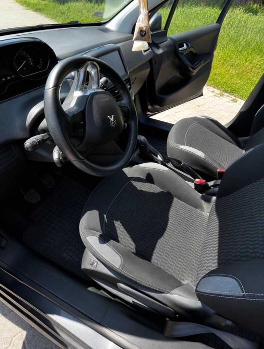 PEUGEOT 208 / 2015  / 1.2 VTI / PureTech / 82KM