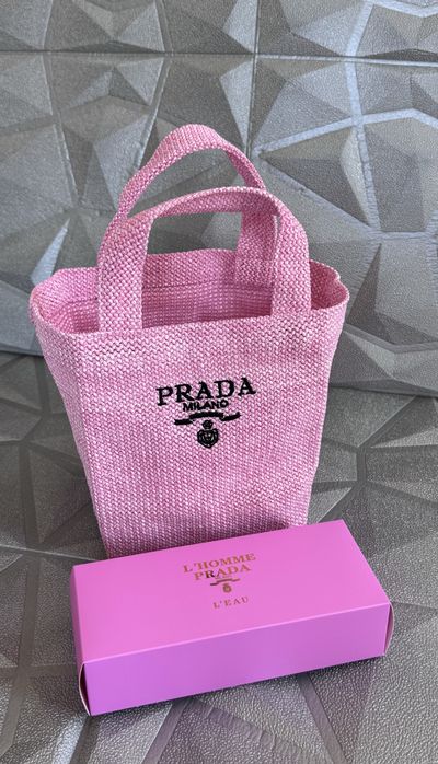 Плетена сумка Prada