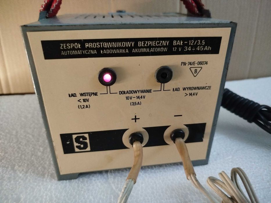 Prostownik Zespół prostownikowy bezpieczny BAŁ 12v/3,5A 34-45Ah