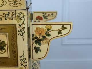 Антикварний столик у стилі Шинуазрі