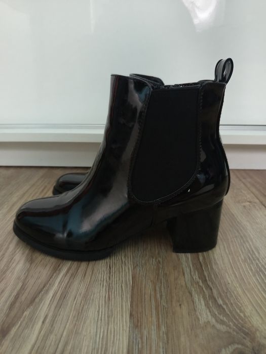 Botki r. 39 lakierowane