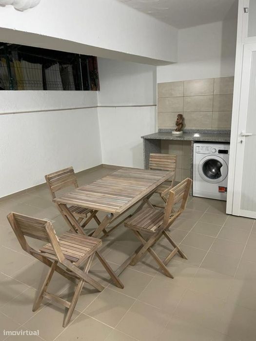 Quarto - localizado em Parque das Nações Lisbon
