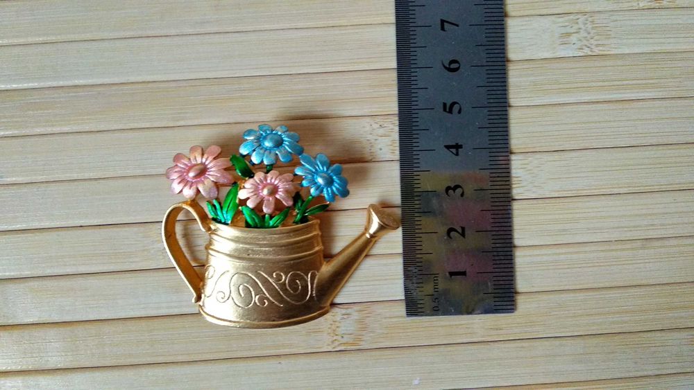 Брошь JJ лейка с цветами на подарок