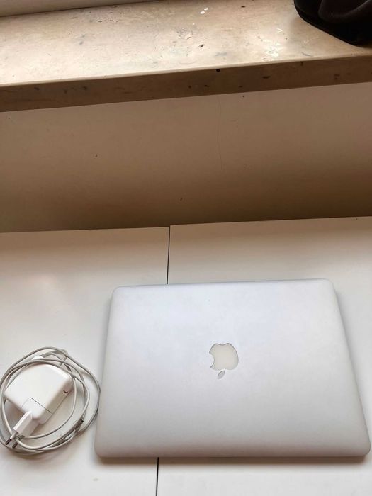MacBook Air 13” (2015) — super conservado