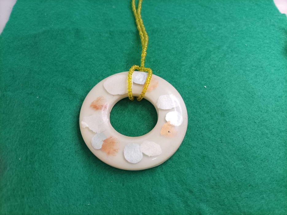 Colares missangas / resina epóxi