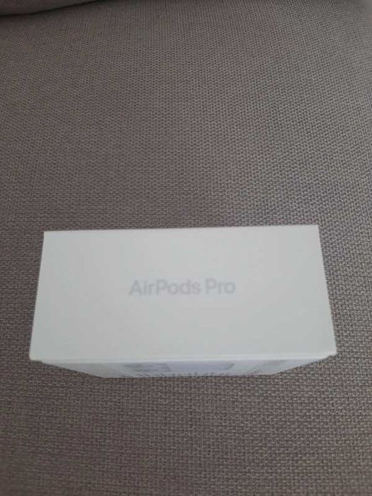 AirPods Pro w kolorze białym