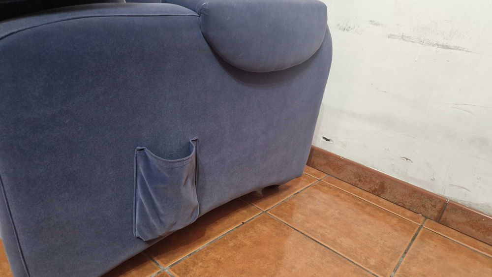 2 poltronas/cadeiras reclináveis estofadas