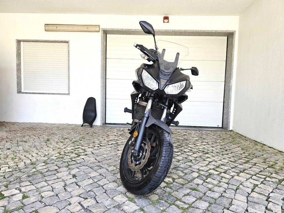 Yamaha Tracer 7 com Top Case muito estimada