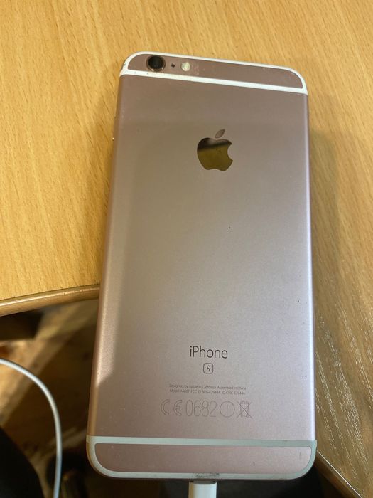 Продам iPhone 6s plus.