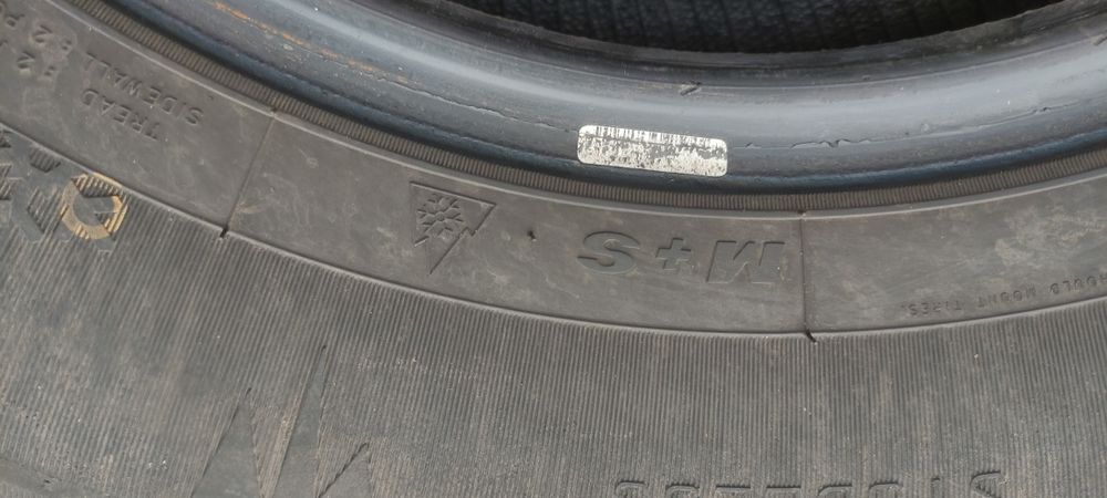 Opony zimowe z 2022r 215/75/16c Firemax 1PN