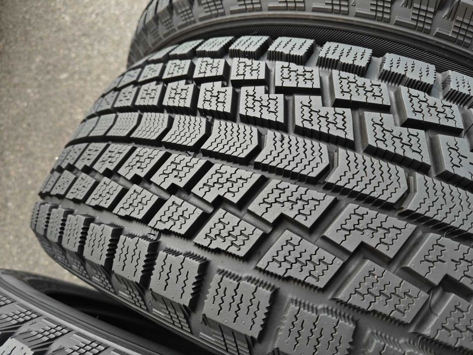 R18 225/55 зимові шини Hankook Dynapro I*Cept виробник Корея 25-й рік майже нові 9мм АРКТИЧНА липучка! скандинавського класу!