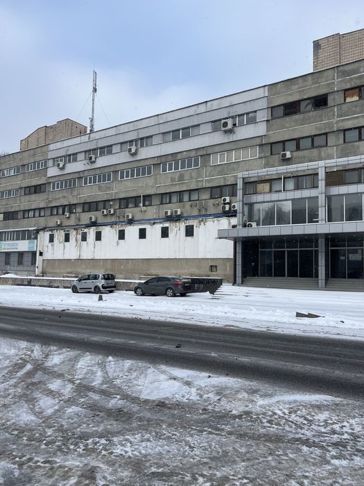 Нежитлова комерційна будівля