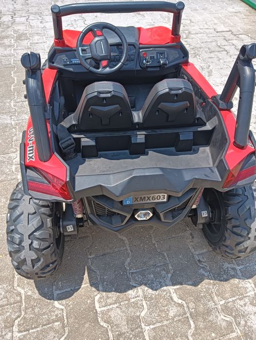Carro de brinquedo