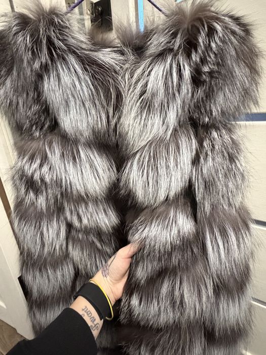 Жилетка з чорнобурки жіноча