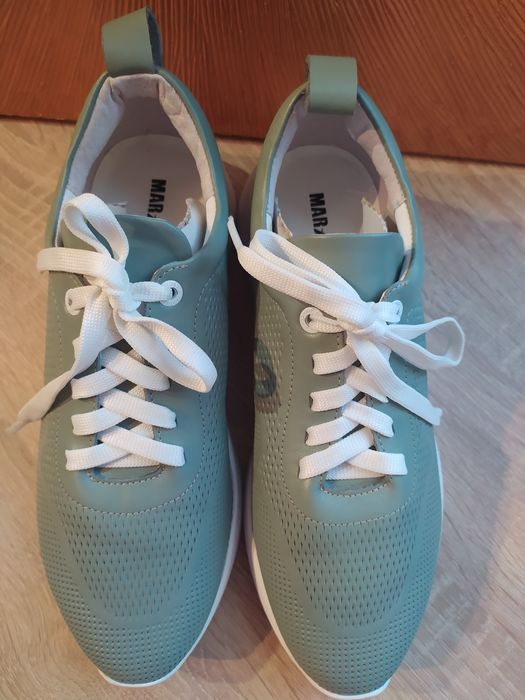 Кросівки жіночі в ідеальному стані