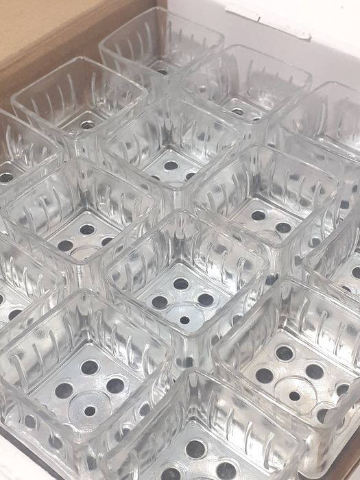 Gumowe filcowe kwadratowe podkładki nakładki na meble pod krzesła 2,8cm