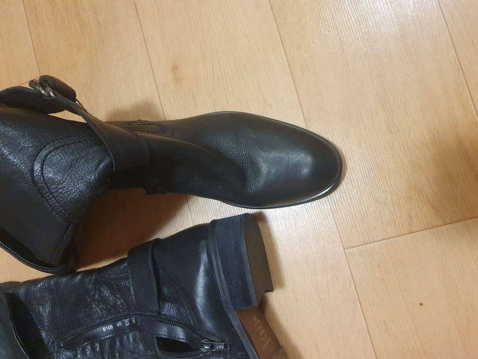 Продам женские сапоги . Размер 40