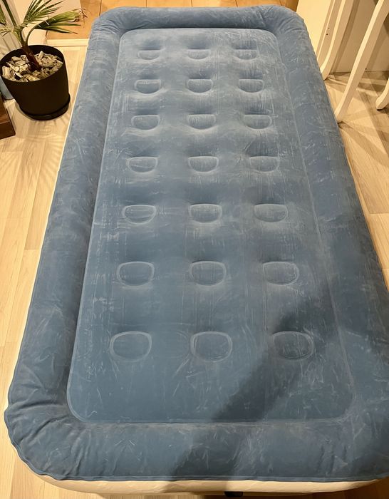 Materac jednoosobowy samopompujacy