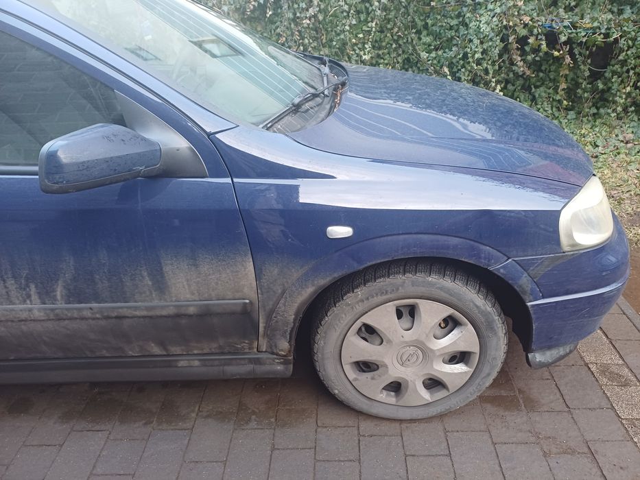 Opel Astra II hatchback, sprzedam - cały na części