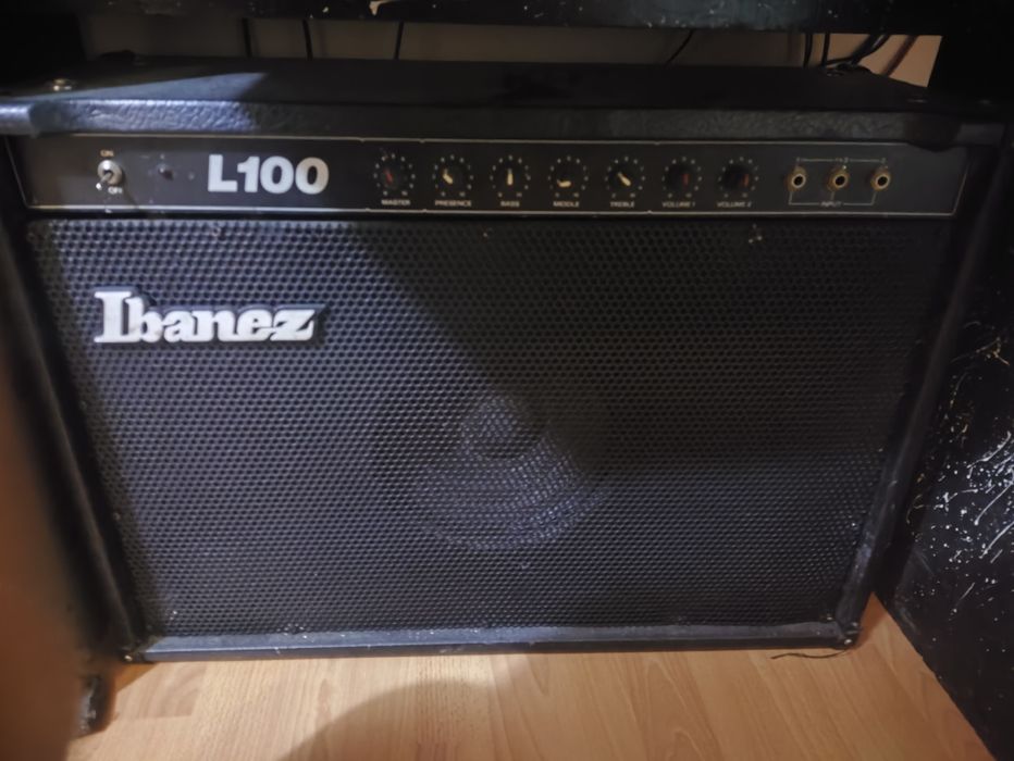 L 100 гітарний комбо підсилювач