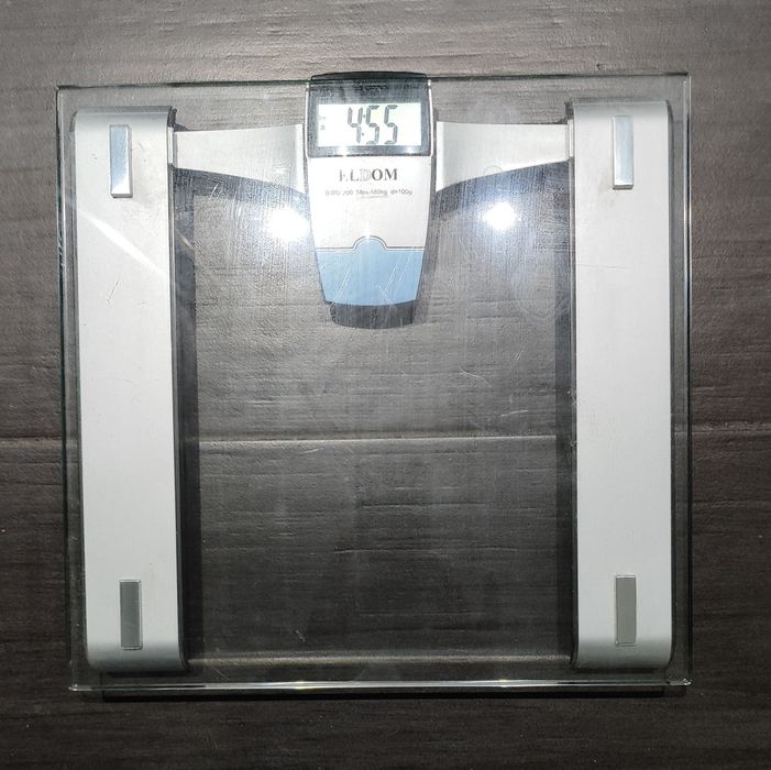 Waga łazienkowa z oddzielnym wyświetlaczem